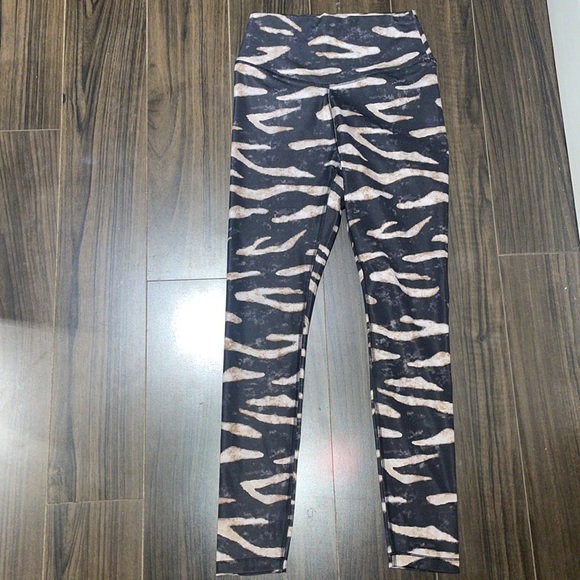 NWOT LOLE BURST ANKLE LEGGINGS:SAND DUNES BLACK - Picture 2 of 9